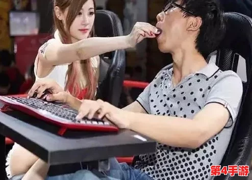 女生被男生操到爽,游戏里开黑配合默契,现实中默默暗恋却不敢表白