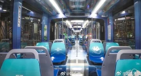 “触手公交车”引发热议 网友称其为未来出行的奇妙体验与科技幻想的完美结合 “触手公交车”引发热议 网友称其为未来出行的奇妙体验与科技幻想的完美结合