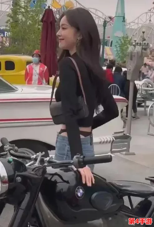 男子大巴进入女人的视频66m，网友热议：这是在挑战道德底线吗？怎么看待这种现象？