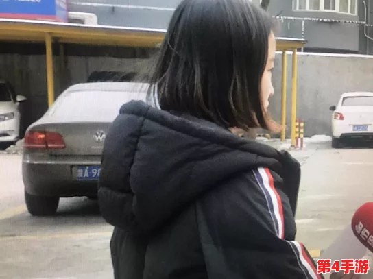老师露出 强行让男生揉，引发网友热议：性骚扰还是误会？