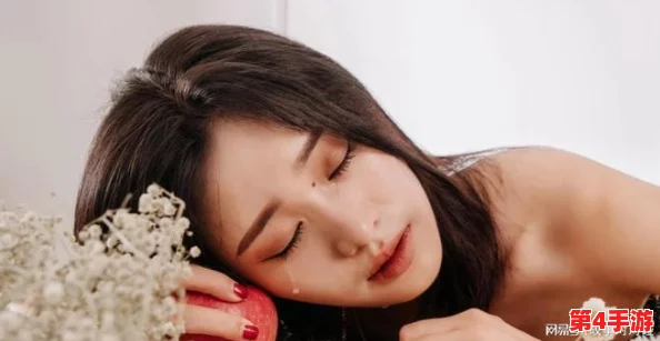 寂寞人妻友田真希被中出，网友热议：她的表现真让人心动，充满诱惑与挑战！
