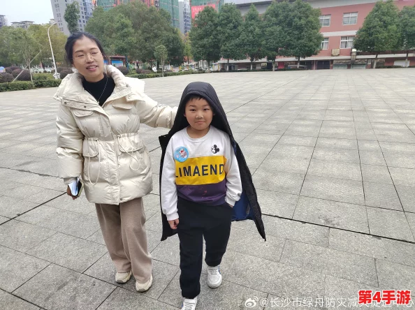 披风少年爱老妈刚从湖南回来的旅程中发现家的温暖与爱的力量探索 披风少年爱老妈刚从湖南回来的旅程中发现家的温暖与爱的力量探索