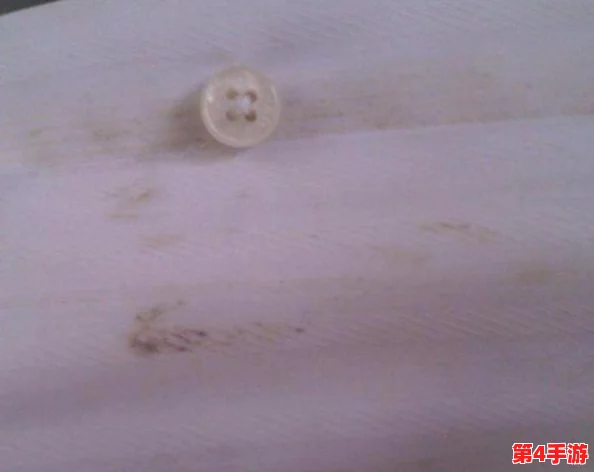 牛奶冰块酒精(黄):一种独特的饮品,结合了牛奶的醇厚与冰块的清凉,再加上酒精的刺激,带来全新的味觉体验 牛奶冰块酒精(黄):一种独特的饮品,结合了牛奶的醇厚与冰块的清凉,再加上酒精的刺激,带来全新的味觉体验