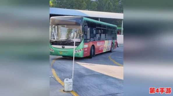 真人强1112分钟国产公交车，网友评论：这是什么神奇的公交车？难道是要开到外太空吗？真想体验一下！