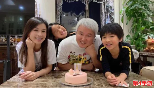 温馨家庭的父母儿女一家狂徐海,分享快乐与笑声的美好时光 温馨家庭的父母儿女一家狂徐海,分享快乐与笑声的美好时光