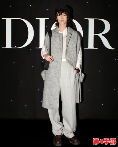 男生坤坤穿女生定眼，2024年时尚潮流引领新风尚，性别界限再度模糊！