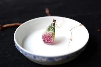 草莓丝瓜芭乐鸭脖翡翠手镯:多元美食与珠宝的奇妙结合,展现生活中的独特风味与品位 草莓丝瓜芭乐鸭脖翡翠手镯:多元美食与珠宝的奇妙结合,展现生活中的独特风味与品位