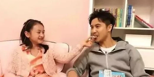 董小宛的AV免费无码引发热议,网友纷纷讨论其背后的行业现状与影响力 董小宛的AV免费无码引发热议,网友纷纷讨论其背后的行业现状与影响力