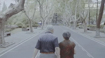 大陆老头与老太HD:一段跨越年龄的爱情故事引发网友热议,感动无数人心弦 大陆老头与老太HD:一段跨越年龄的爱情故事引发网友热议,感动无数人心弦
