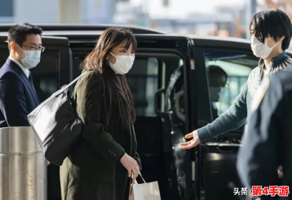 带玩具逛街时突然按下按钮,孩子们都哈哈大笑,真是个有趣的体验! 带玩具逛街时突然按下按钮,孩子们都哈哈大笑,真是个有趣的体验!