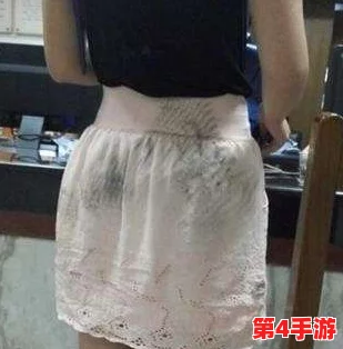 白丝小乔 扒腿爽出白色液体，网友热议其背后故事与影响，引发广泛关注与讨论