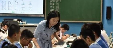我把英语老师吵了一节课,课堂气氛瞬间变得紧张,同学们纷纷侧目关注事件发展 我把英语老师吵了一节课,课堂气氛瞬间变得紧张,同学们纷纷侧目关注事件发展