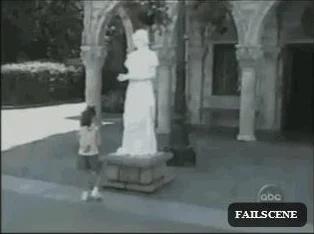 一小孩半夜给姐姐吃困吧,温馨举动感动网友,引发家庭关爱话题热议 一小孩半夜给姐姐吃困吧,温馨举动感动网友,引发家庭关爱话题热议