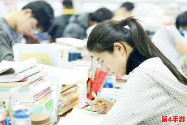 我把英语老师吵了一节课，课堂气氛瞬间变得紧张，同学们纷纷侧目，究竟发生了什么事情？