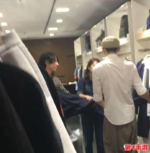 少女17春季18新款19女装:某明星被曝光穿着这款衣服与男友秘密约会时被偷拍 少女17春季18新款19女装:某明星被曝光穿着这款衣服与男友秘密约会时被偷拍