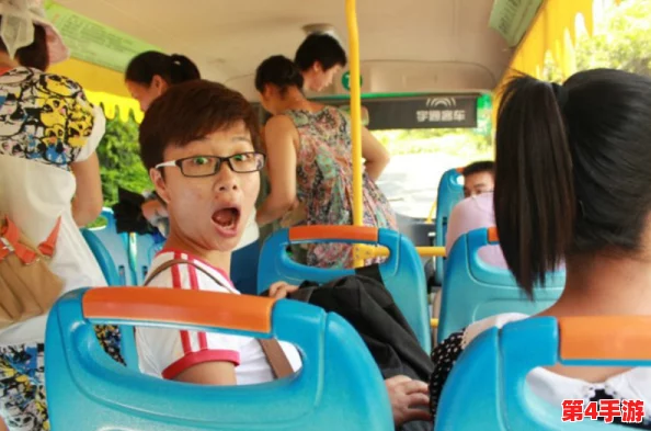 公交车最后一排被c到爽，乘客们纷纷表示体验独特，令人难忘的旅程让人感受到不同寻常的乐趣与刺激