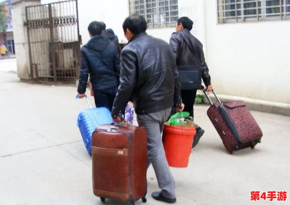 二个人在一起生猴子不盖被子，专家解析情侣间的亲密关系与生活习惯对情感的影响
