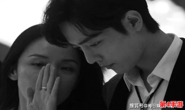 黑料网今日黑料2024：某知名明星被曝与经纪人绯闻照片流出，引发热议
