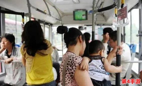 公交车掀开奶罩边躁狠狠躁,乘客惊愕不已,现场气氛瞬间变得尴尬而紧张,引发众人热议与讨论 公交车掀开奶罩边躁狠狠躁,乘客惊愕不已,现场气氛瞬间变得尴尬而紧张,引发众人热议与讨论
