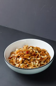 牛爷爷爆炒小丽：这道菜的独特风味和制作过程让人垂涎欲滴，值得每位美食爱好者尝试
