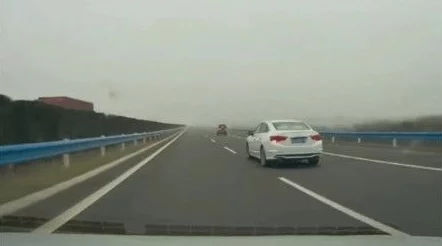 18岁带好纸巾准备上高速,感受风驰电掣的刺激与快乐 18岁带好纸巾准备上高速,感受风驰电掣的刺激与快乐