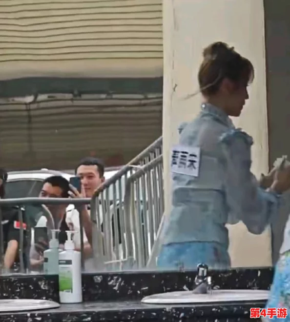 国产盗摄沟厕后拍大屁屁,保护隐私,维护尊严是我们每个人的责任 国产盗摄沟厕后拍大屁屁,保护隐私,维护尊严是我们每个人的责任