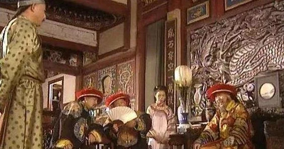 太子在御花园要了公主在花园，现场目击者称两人情同手足，引发宫廷内部传闻