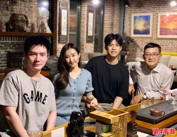 开会在桌子下反正他们看不见：探讨职场沟通中的隐秘举动及其对团队合作的影响与反思