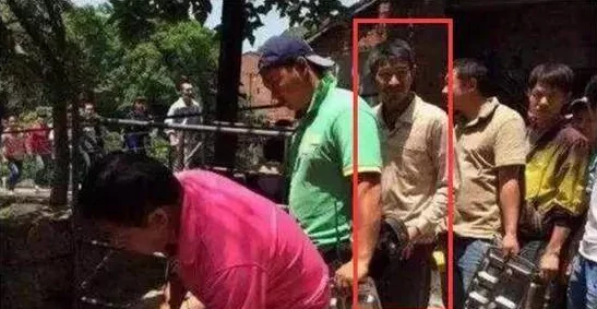赵丽雅正搭公交车准备回家,网友纷纷表示:明星也有平凡的一面,让人倍感亲切! 赵丽雅正搭公交车准备回家,网友纷纷表示:明星也有平凡的一面,让人倍感亲切!