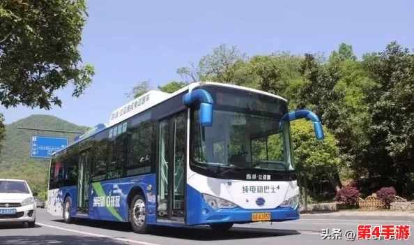 真人强 112分钟国产公交车：网友热议这部影片的真实感与情感深度，称其为国产电影的新标杆