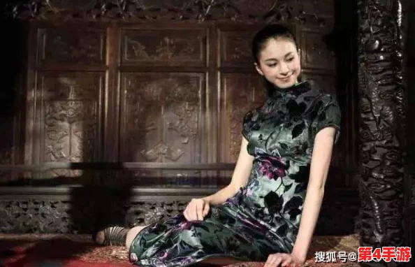 萌白酱金色的旗袍:传统与现代的完美结合,展现女性优雅与时尚的独特魅力与文化意涵 萌白酱金色的旗袍:传统与现代的完美结合,展现女性优雅与时尚的独特魅力与文化意涵