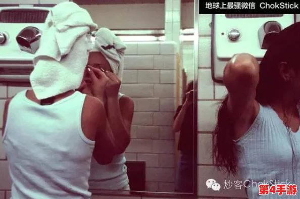 近距离偷窥大胆熟女沟厕嘘嘘:这是一段关于一位勇敢女性在公共厕所中放松自我的视频,展现了她的无畏与自由 近距离偷窥大胆熟女沟厕嘘嘘:这是一段关于一位勇敢女性在公共厕所中放松自我的视频,展现了她的无畏与自由