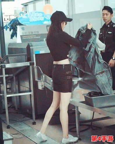 美女脱衣露出奶头和尿口,现场观众反应热烈,引发社交媒体广泛讨论与关注 美女脱衣露出奶头和尿口,现场观众反应热烈,引发社交媒体广泛讨论与关注